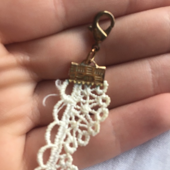 White Lace Choker - Picture 4 of 7